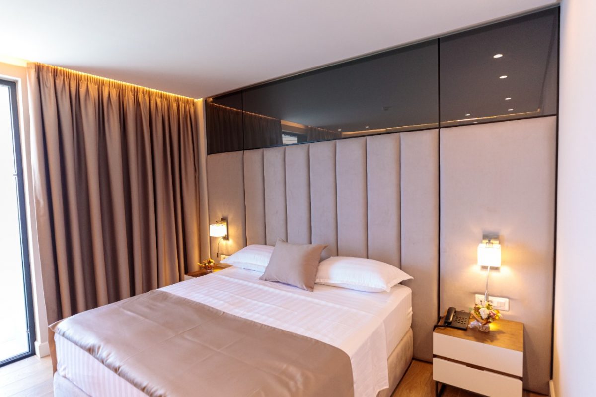 DELUXE DOUBLE ROOM